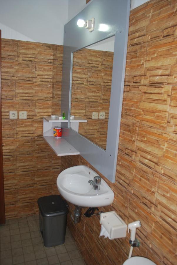 Gili Smile Bungalow กีลีตราวางัน ภายนอก รูปภาพ