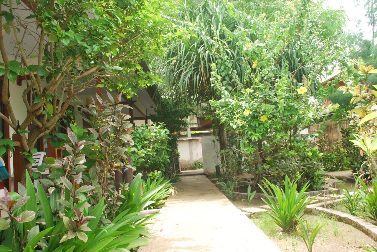Gili Smile Bungalow กีลีตราวางัน ภายนอก รูปภาพ