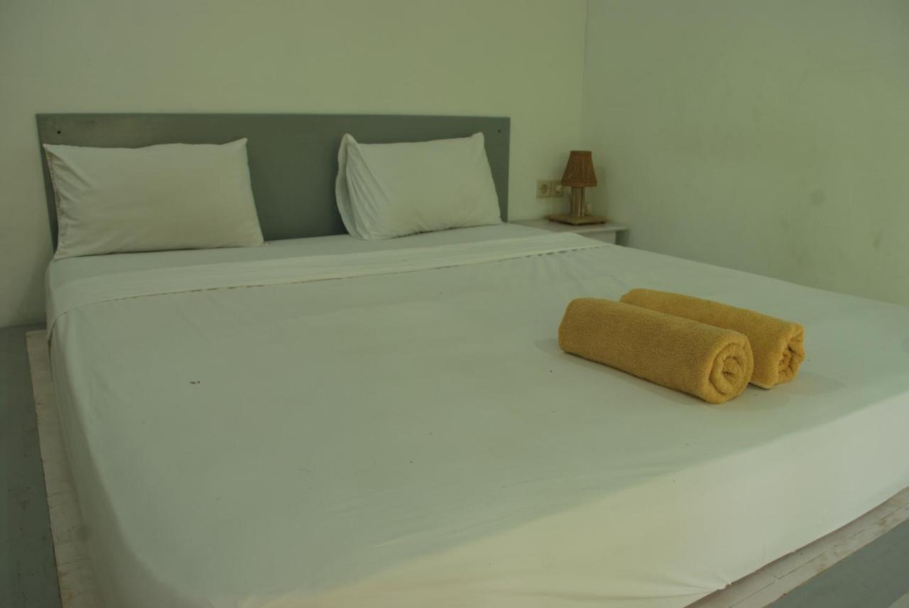 Gili Smile Bungalow กีลีตราวางัน ภายนอก รูปภาพ