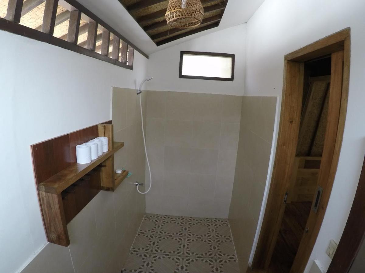 Gili Smile Bungalow กีลีตราวางัน ภายนอก รูปภาพ