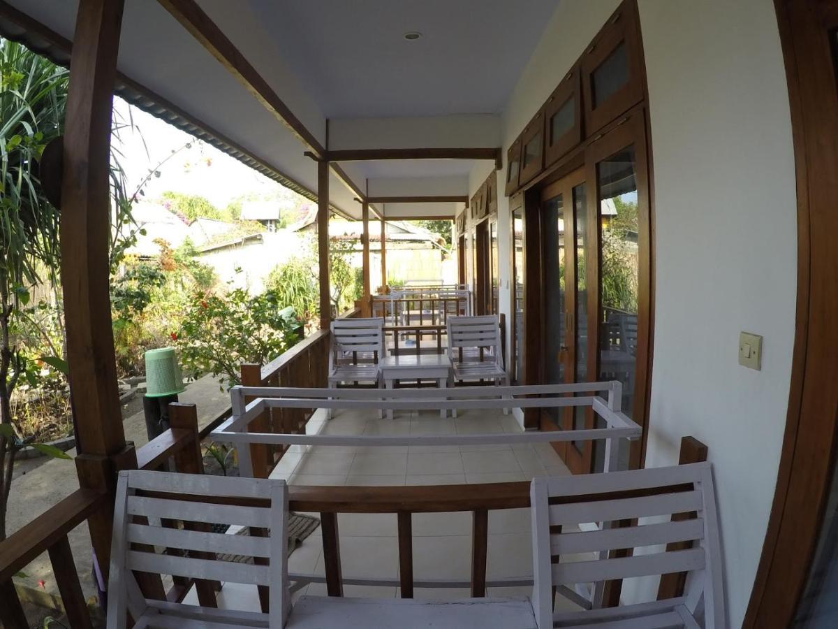 Gili Smile Bungalow กีลีตราวางัน ภายนอก รูปภาพ