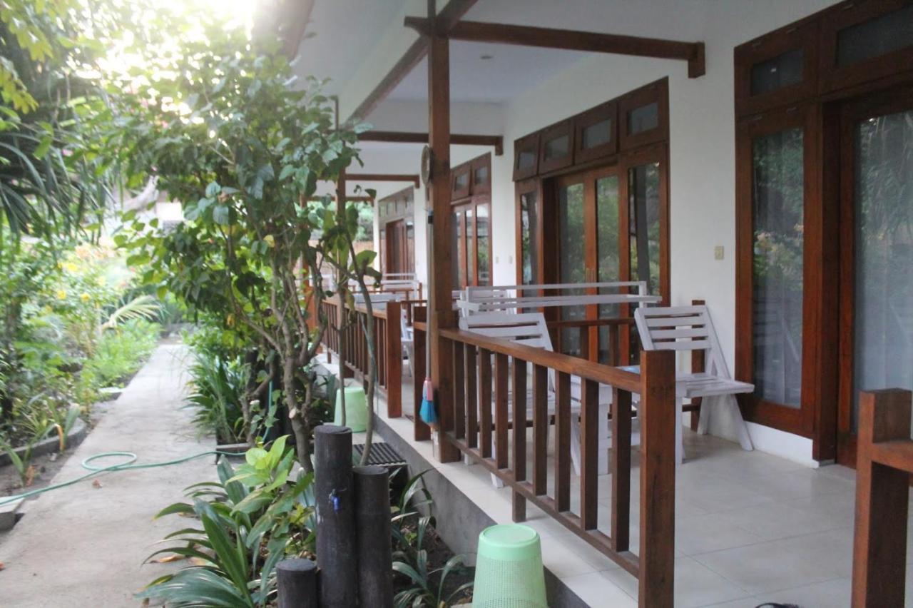 Gili Smile Bungalow กีลีตราวางัน ภายนอก รูปภาพ