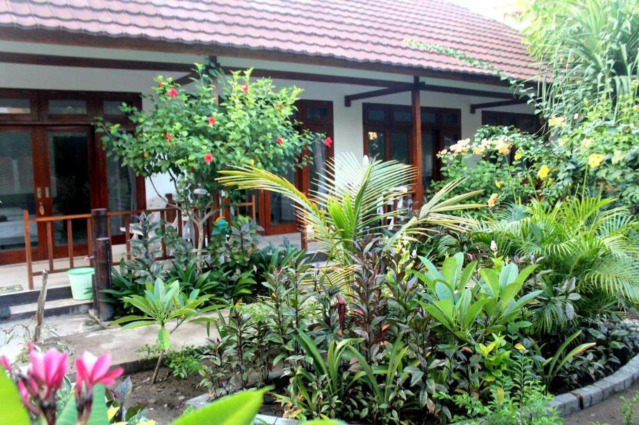 Gili Smile Bungalow กีลีตราวางัน ภายนอก รูปภาพ