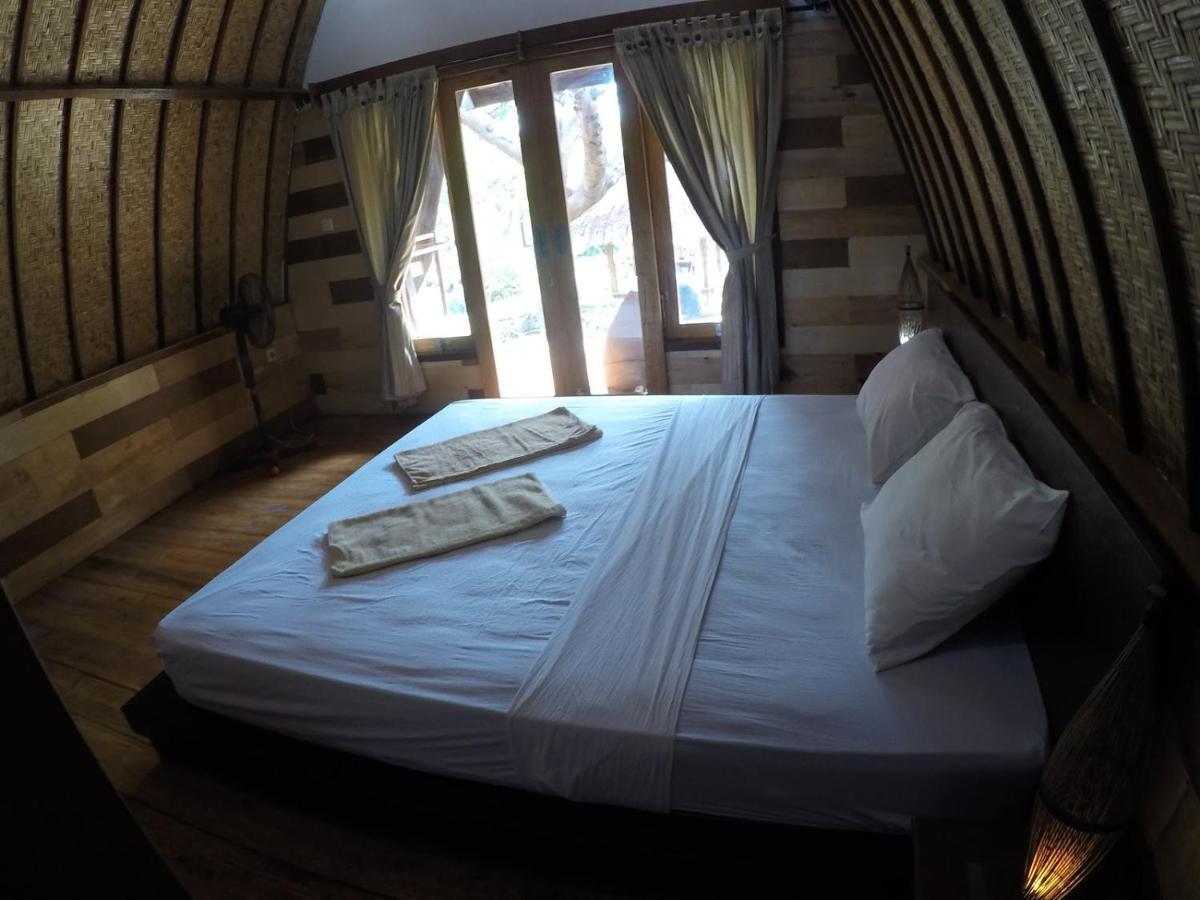 Gili Smile Bungalow กีลีตราวางัน ภายนอก รูปภาพ