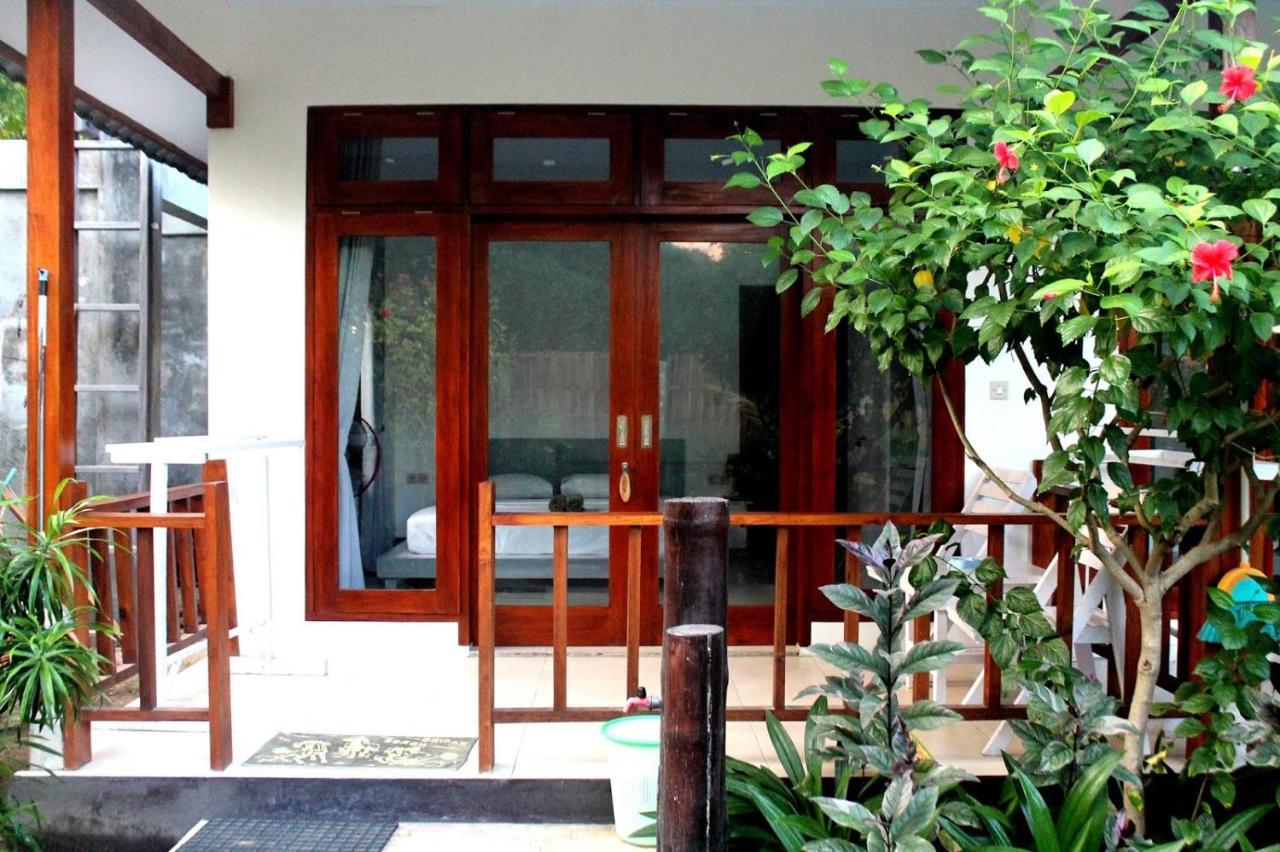 Gili Smile Bungalow กีลีตราวางัน ภายนอก รูปภาพ
