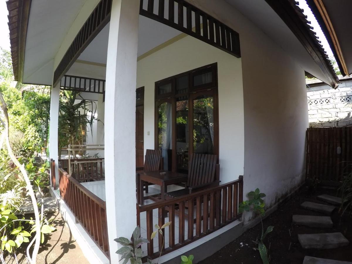 Gili Smile Bungalow กีลีตราวางัน ภายนอก รูปภาพ