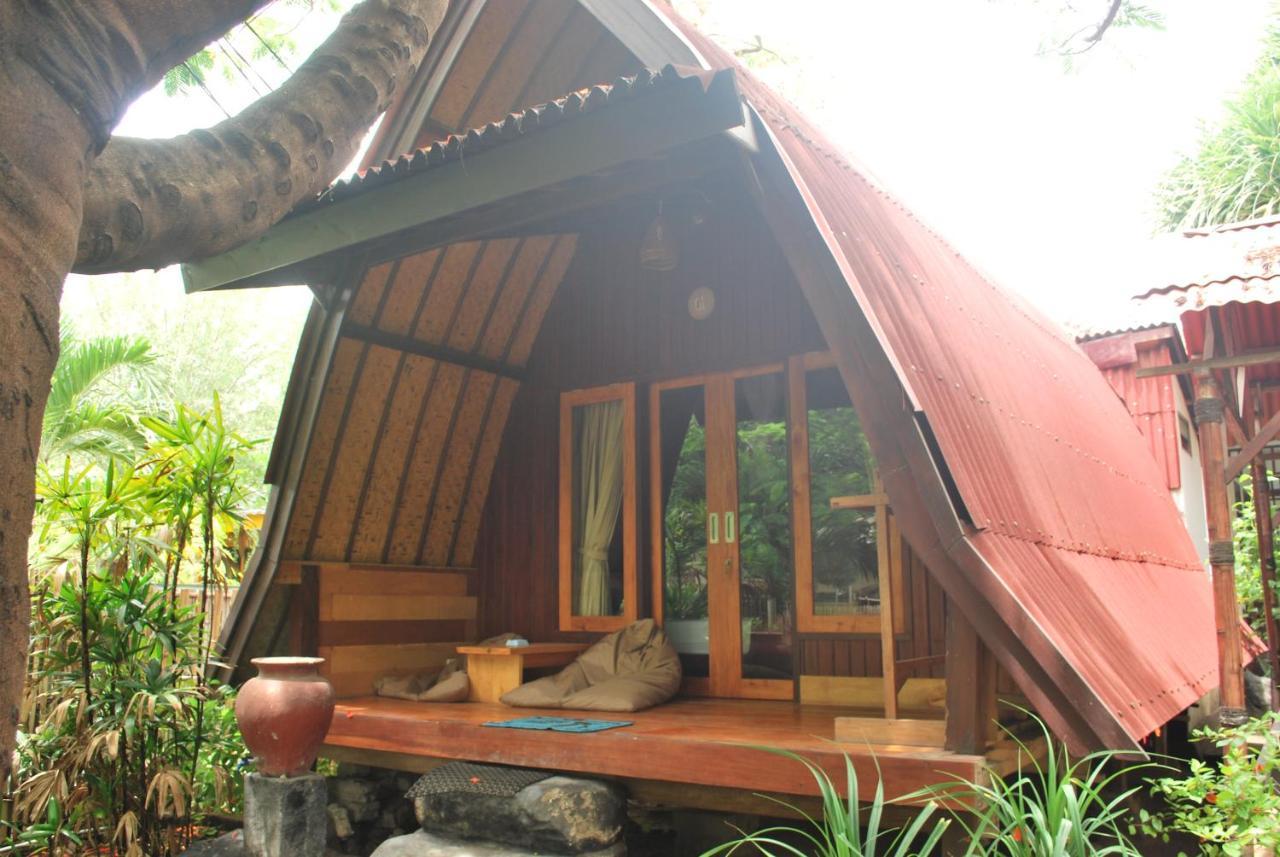 Gili Smile Bungalow กีลีตราวางัน ภายนอก รูปภาพ