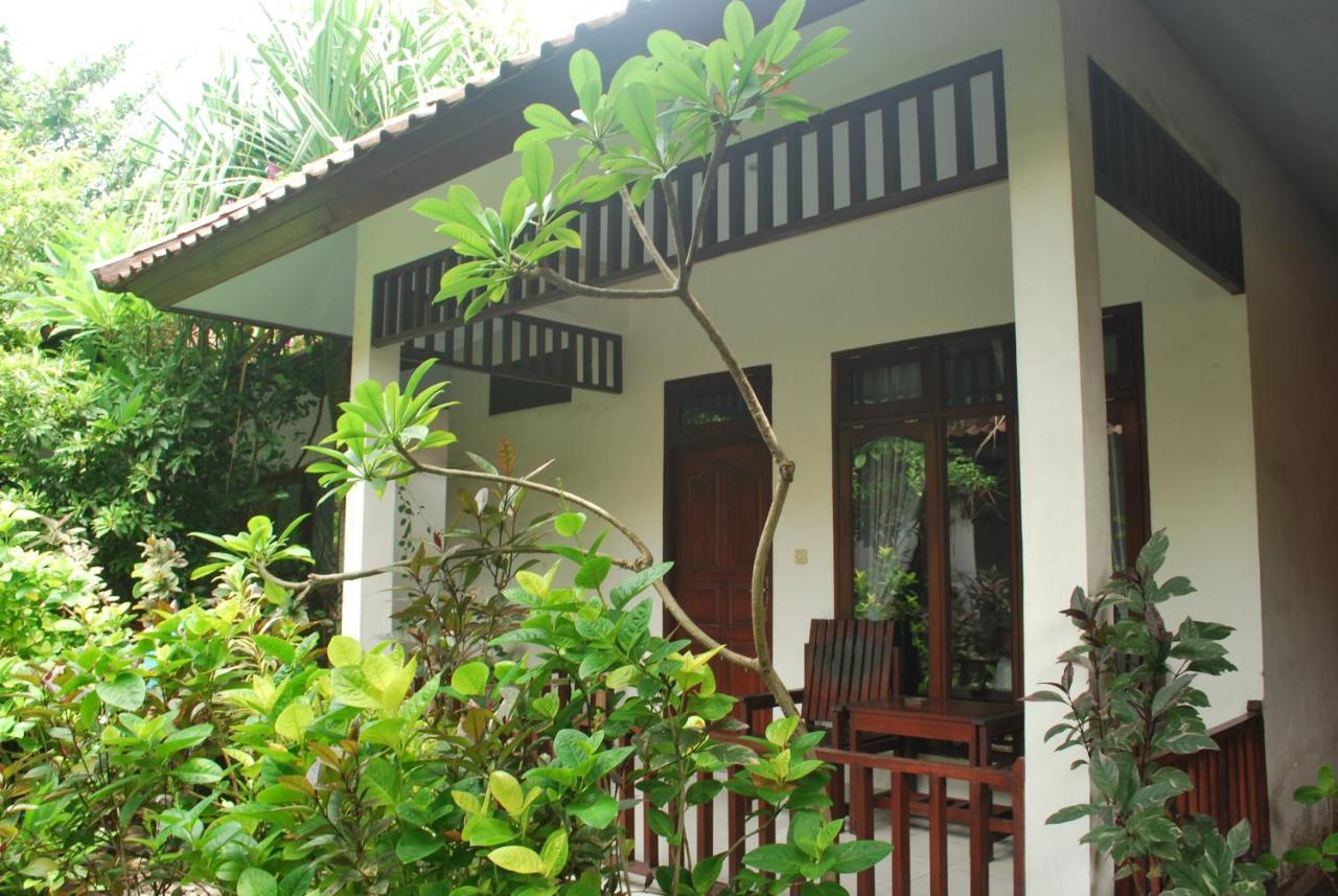 Gili Smile Bungalow กีลีตราวางัน ภายนอก รูปภาพ