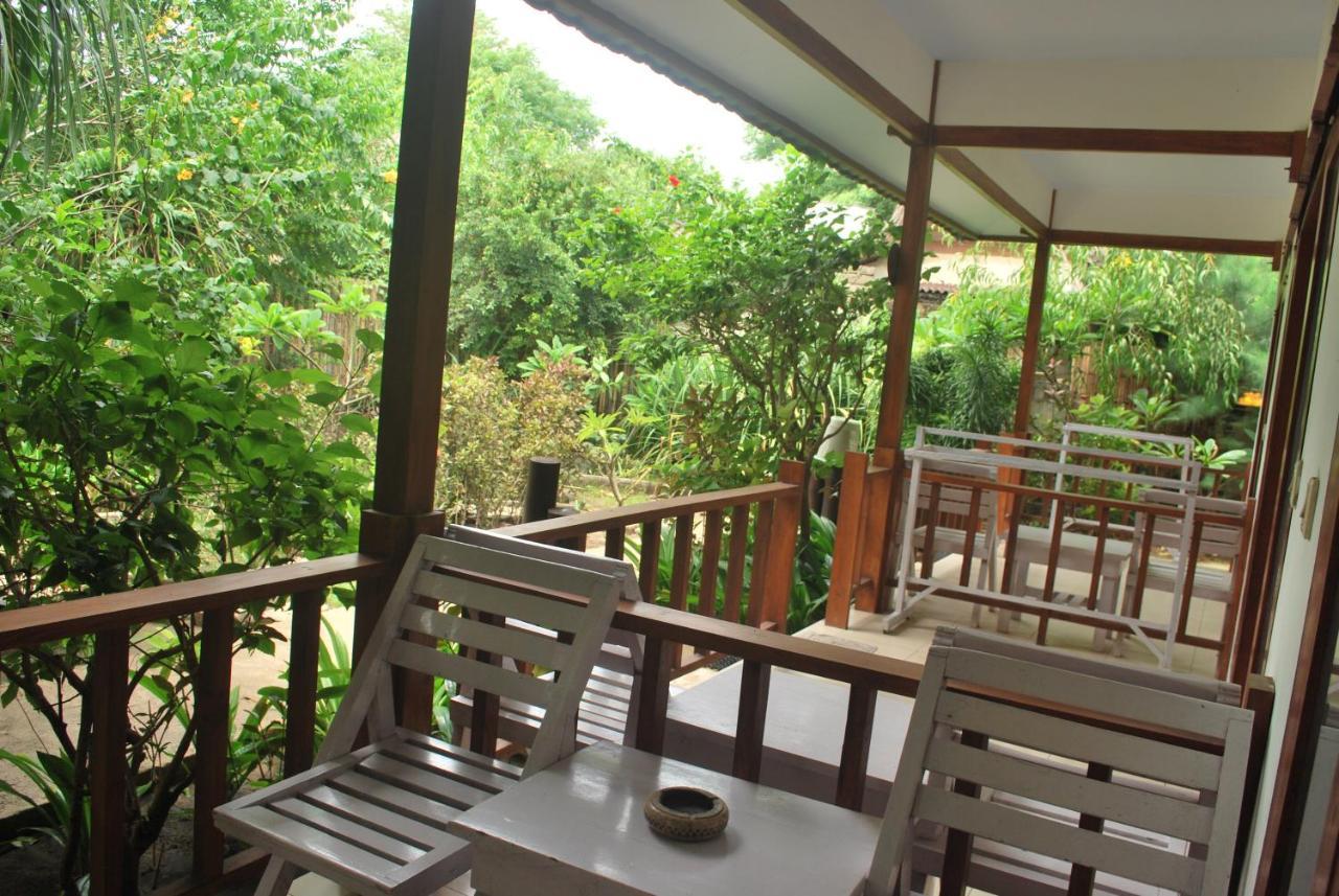 Gili Smile Bungalow กีลีตราวางัน ภายนอก รูปภาพ
