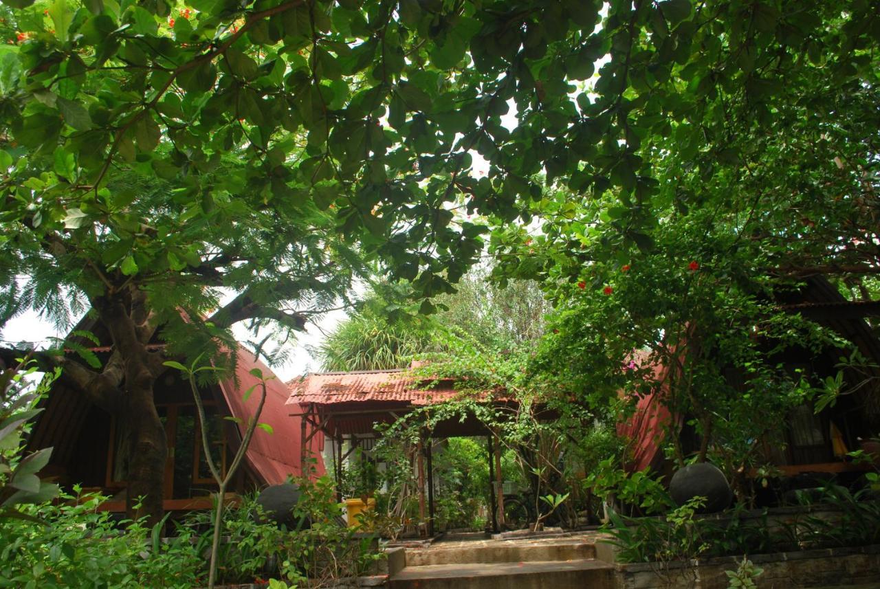 Gili Smile Bungalow กีลีตราวางัน ภายนอก รูปภาพ