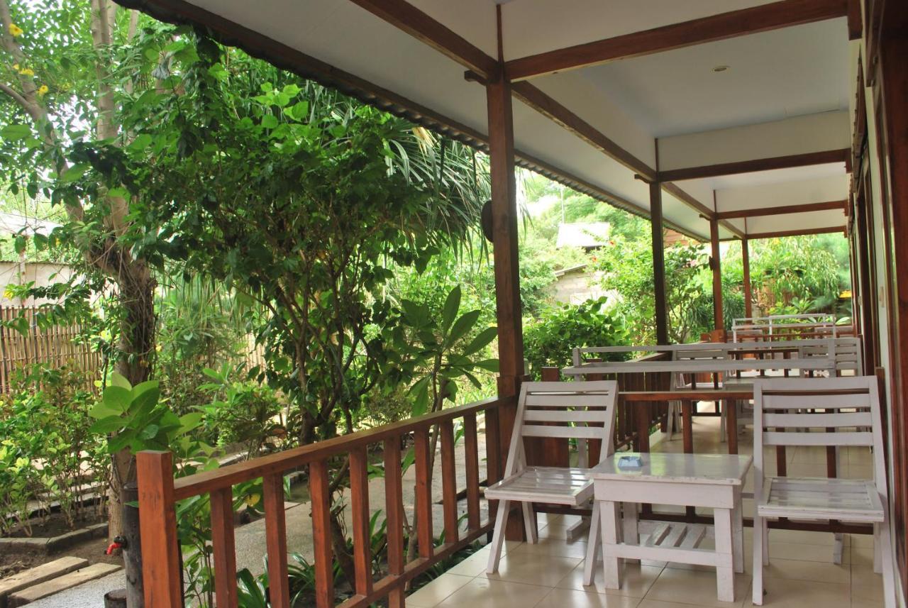 Gili Smile Bungalow กีลีตราวางัน ภายนอก รูปภาพ