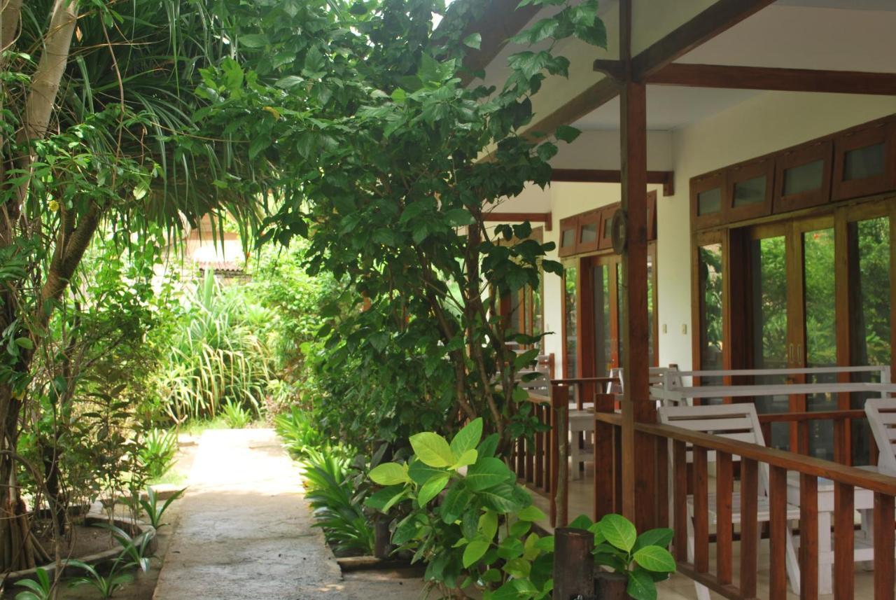 Gili Smile Bungalow กีลีตราวางัน ภายนอก รูปภาพ