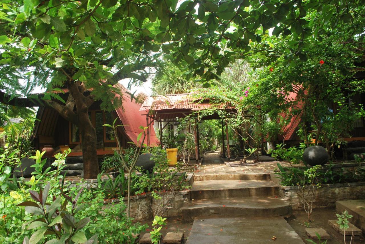 Gili Smile Bungalow กีลีตราวางัน ภายนอก รูปภาพ