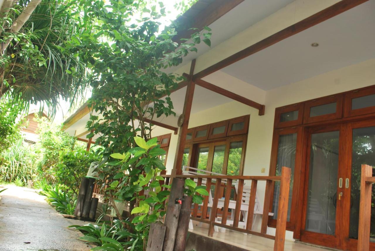Gili Smile Bungalow กีลีตราวางัน ภายนอก รูปภาพ