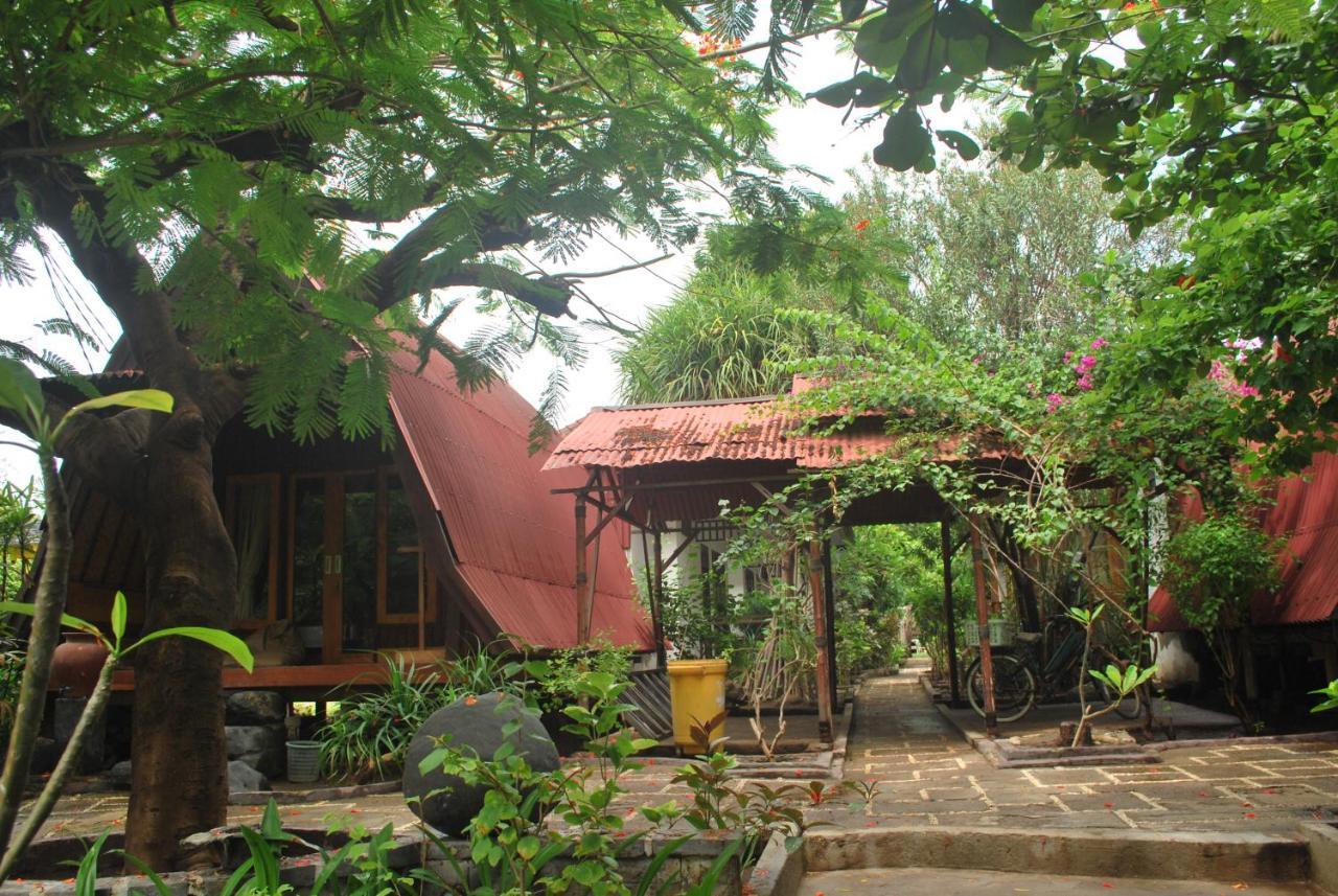 Gili Smile Bungalow กีลีตราวางัน ภายนอก รูปภาพ