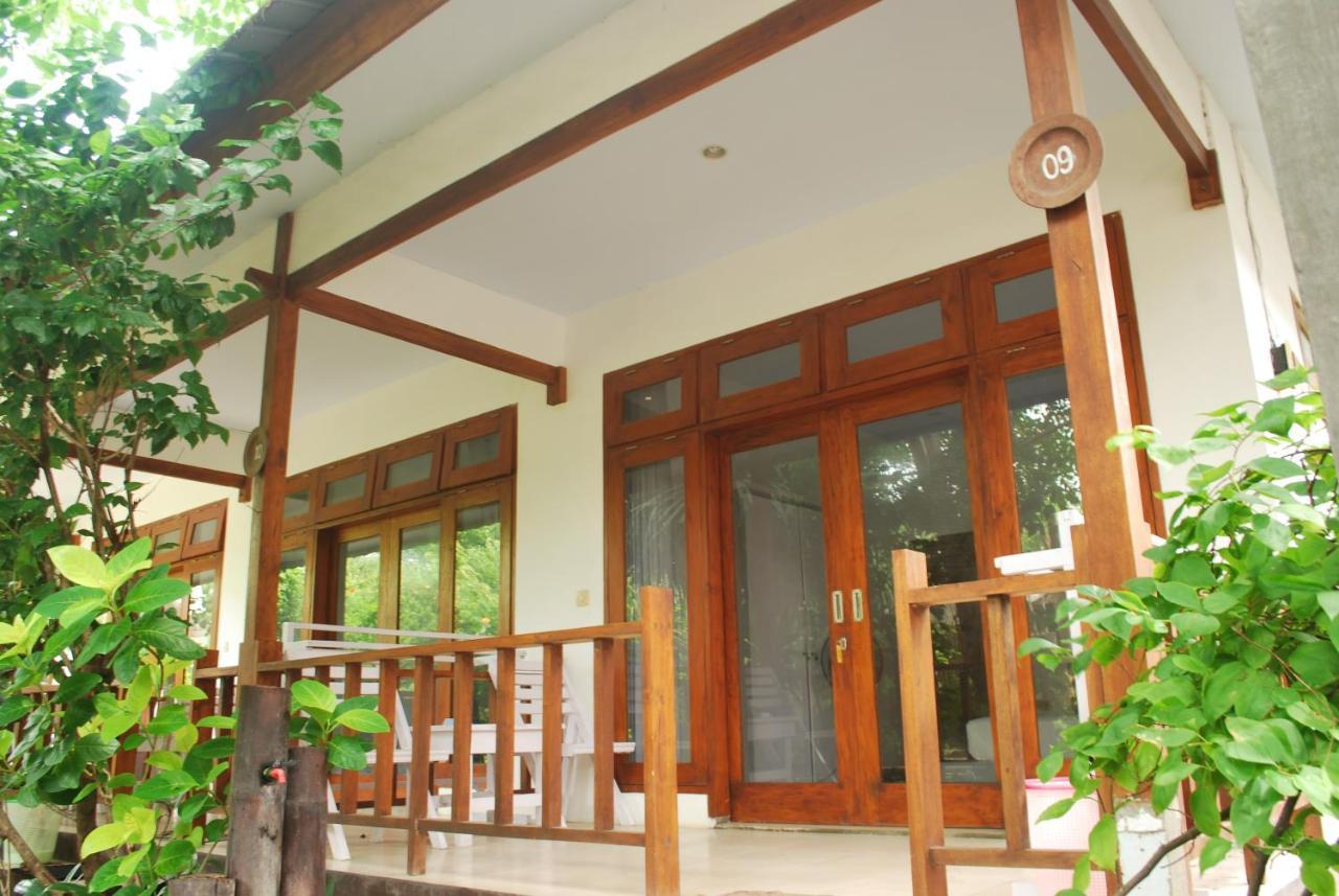 Gili Smile Bungalow กีลีตราวางัน ภายนอก รูปภาพ