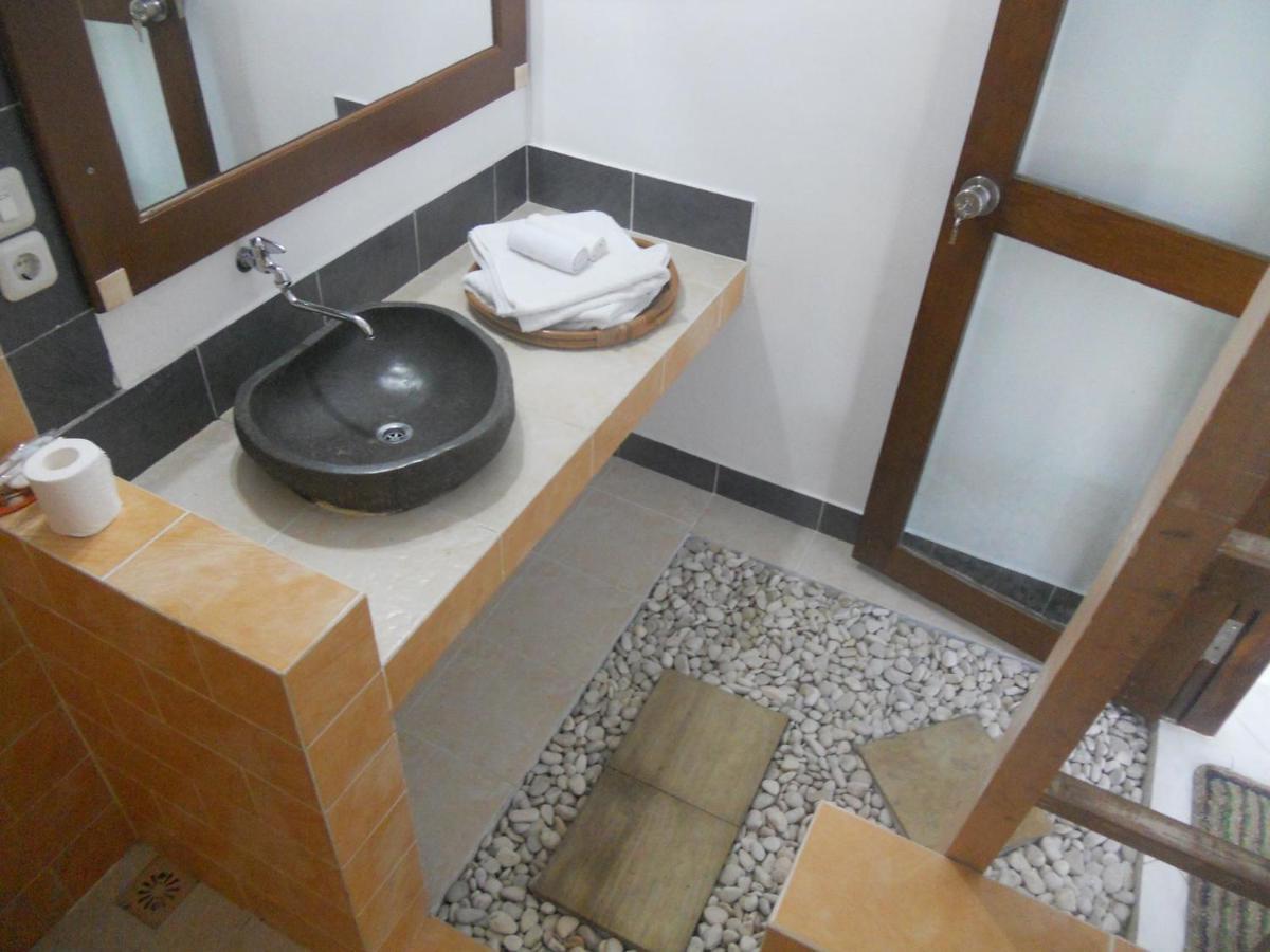 Gili Smile Bungalow กีลีตราวางัน ภายนอก รูปภาพ