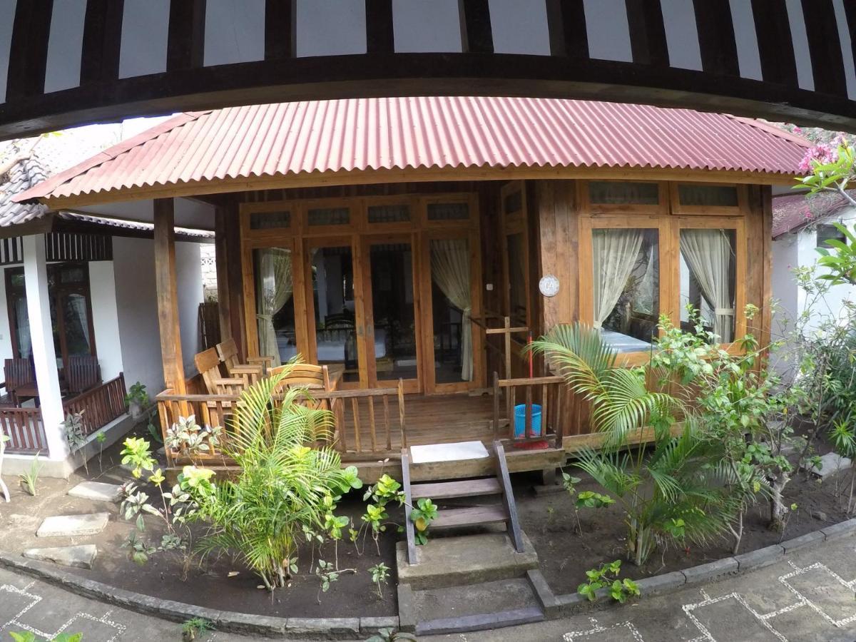 Gili Smile Bungalow กีลีตราวางัน ภายนอก รูปภาพ