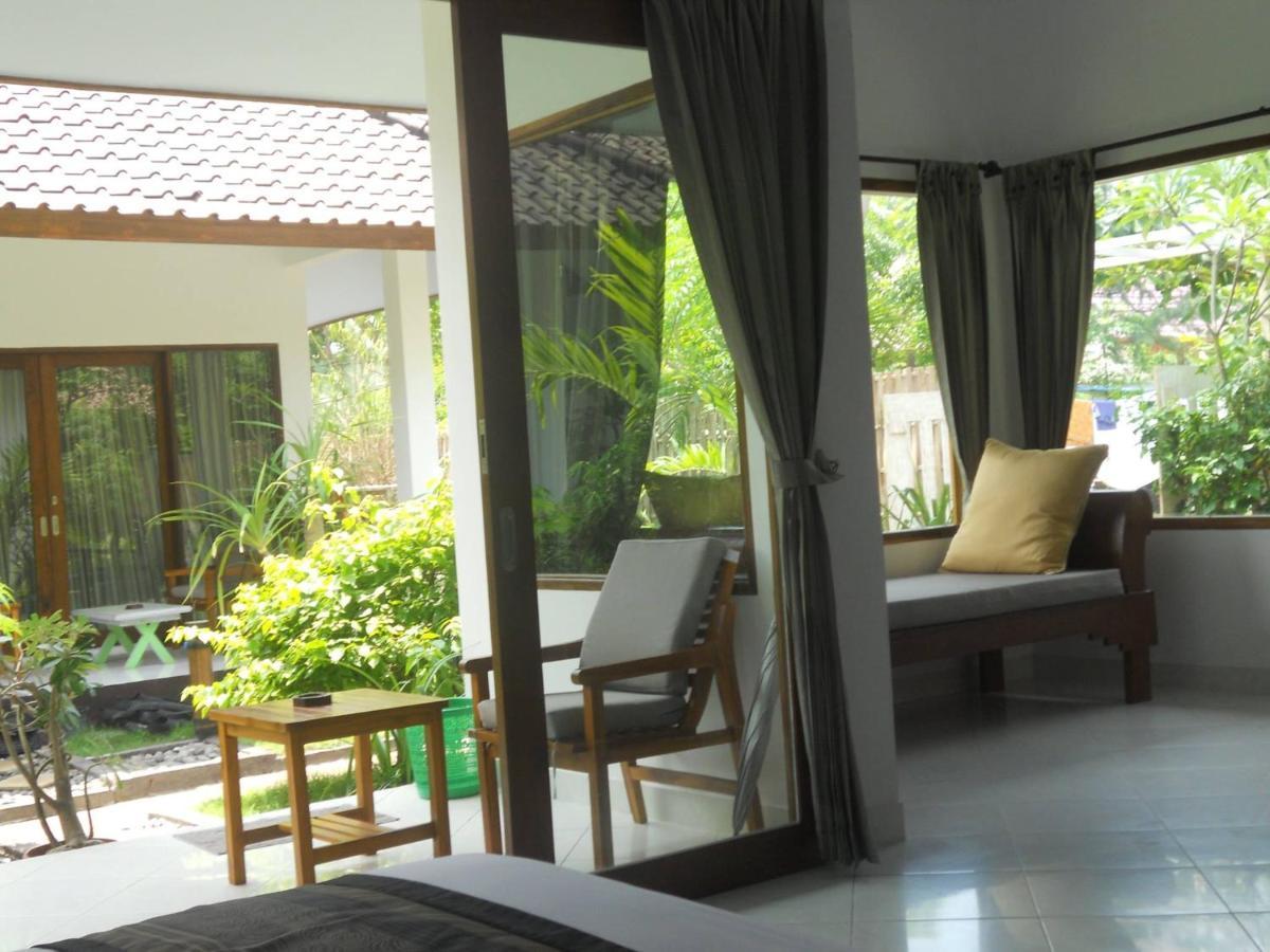 Gili Smile Bungalow กีลีตราวางัน ภายนอก รูปภาพ