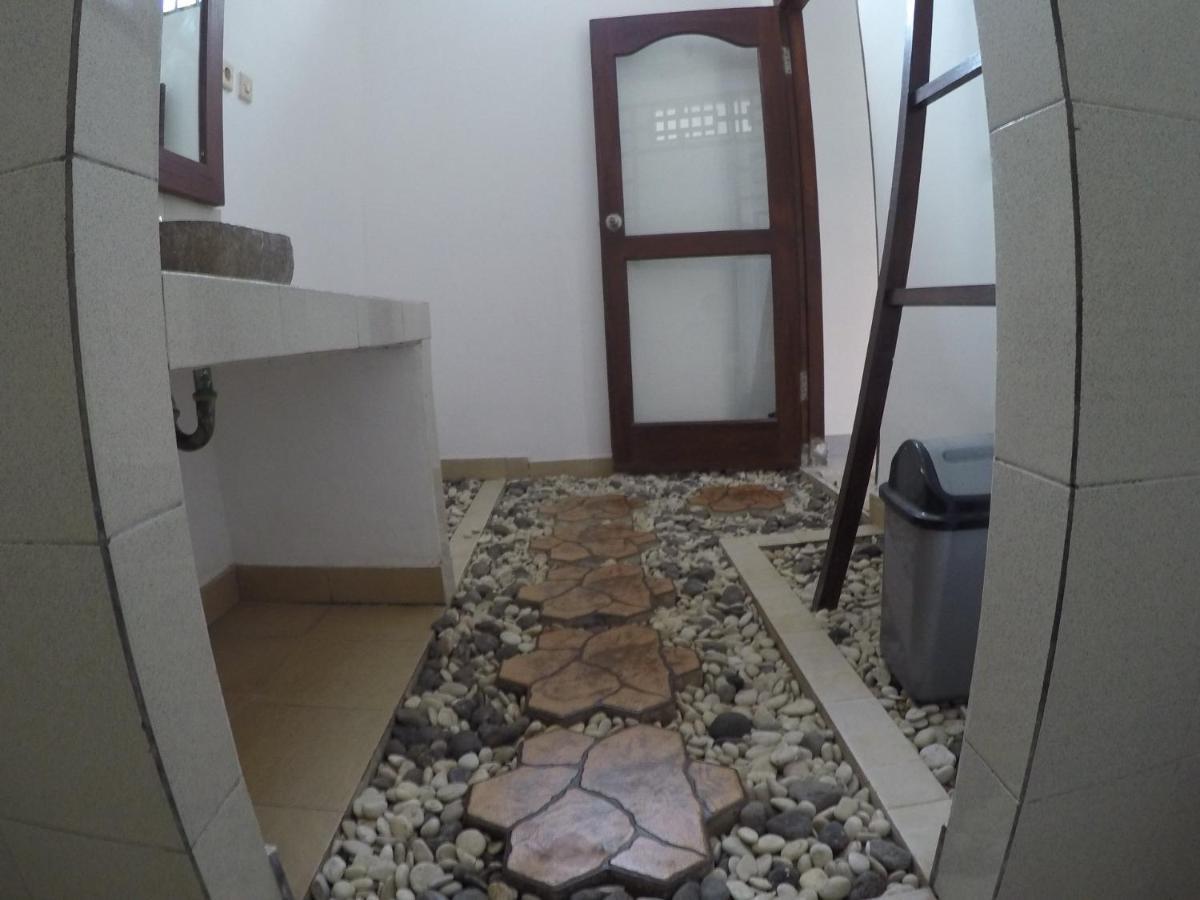 Gili Smile Bungalow กีลีตราวางัน ภายนอก รูปภาพ