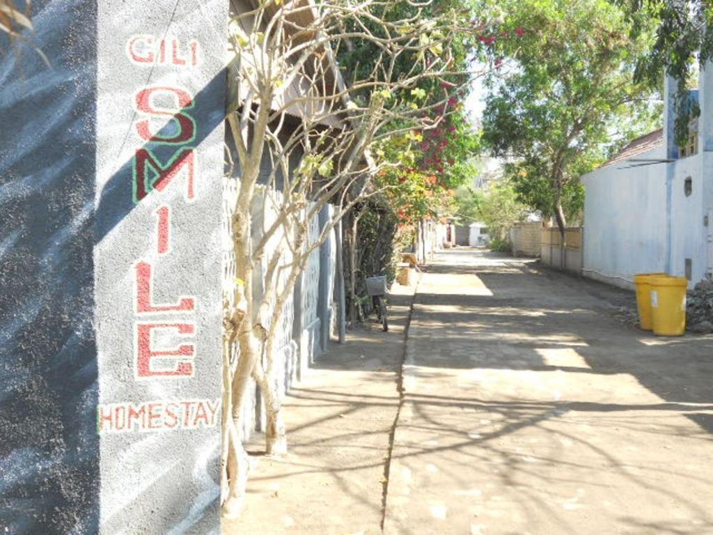 Gili Smile Bungalow กีลีตราวางัน ภายนอก รูปภาพ